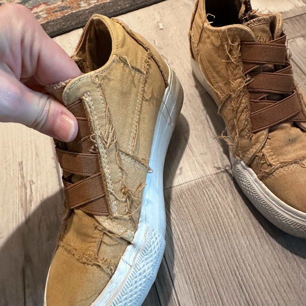 Women’s Brown Canvas Sneakers